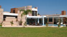 Superb modern villa with pool VTEA81216